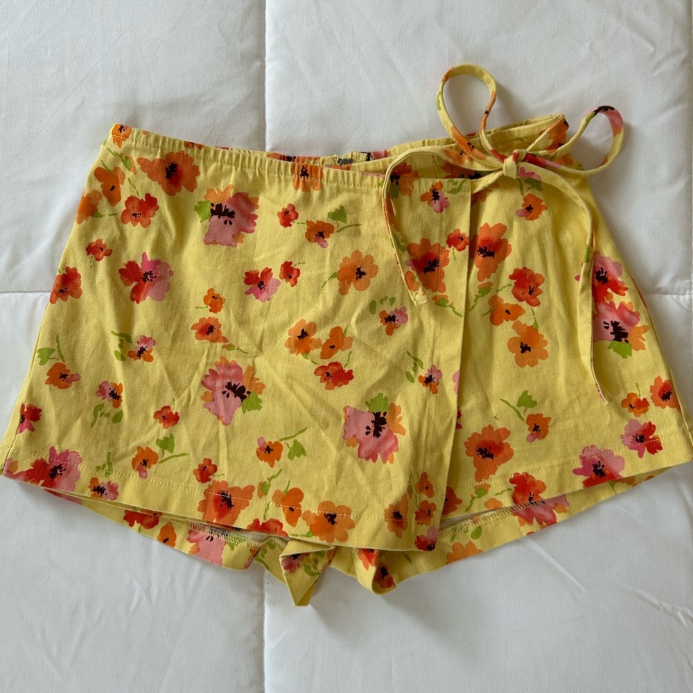 Wild Fable Yellow Floral Wrap Around Bow Tie Front Low Rise Mini Skort - Picture 2 of 15